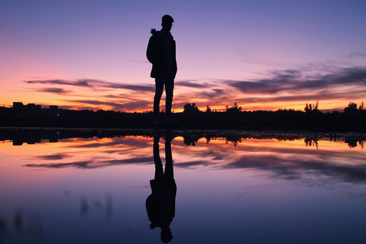 Flamme jumelle reflet de nos blessures intérieures
Miroir des douleurs un chemin vers la guérison